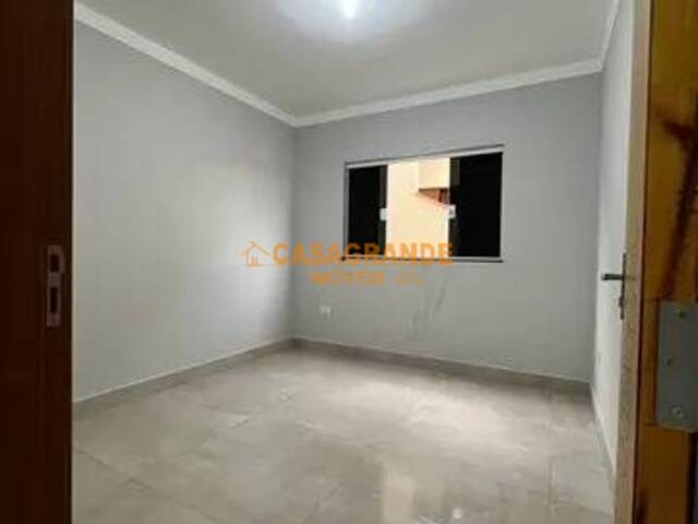 Casa para Venda em São José dos Campos - 3