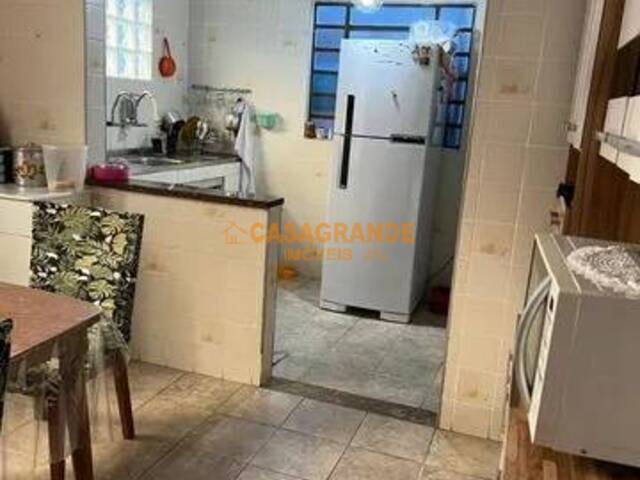 Casa para Venda em São José dos Campos - 4