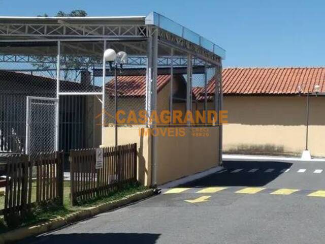 Casa para Venda em São José dos Campos - 3