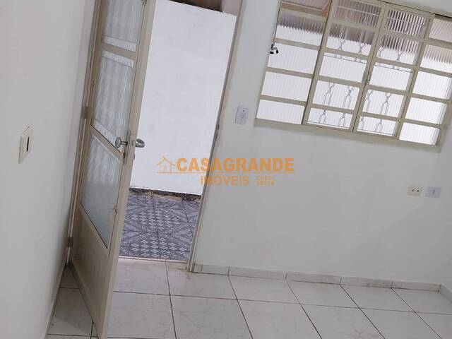 Casa para Venda em São José dos Campos - 4