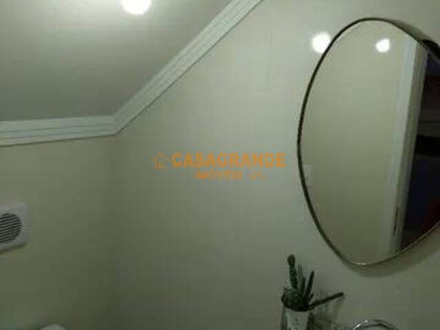 Casa para Venda em São José dos Campos - 5