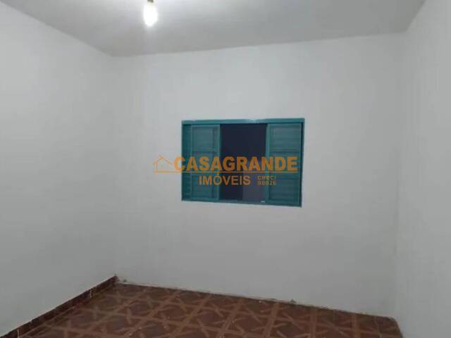 Casa para Venda em São José dos Campos - 3