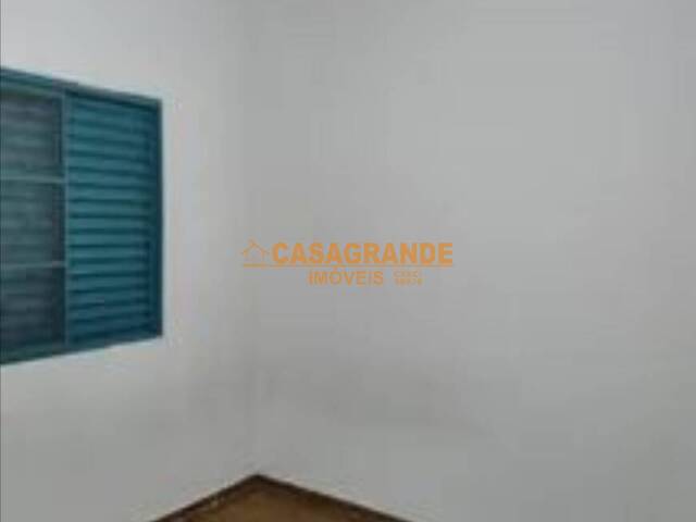 Casa para Venda em São José dos Campos - 4