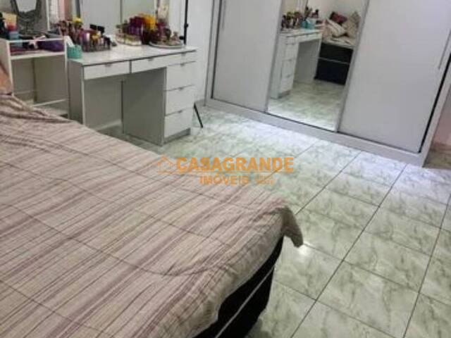 Casa para Venda em São José dos Campos - 2