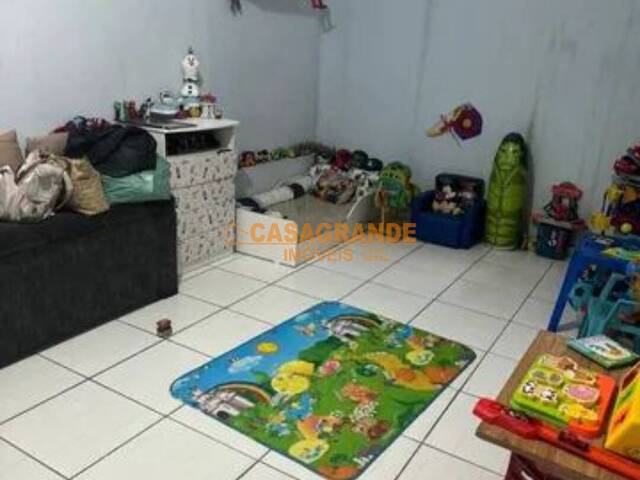 Casa para Venda em São José dos Campos - 3