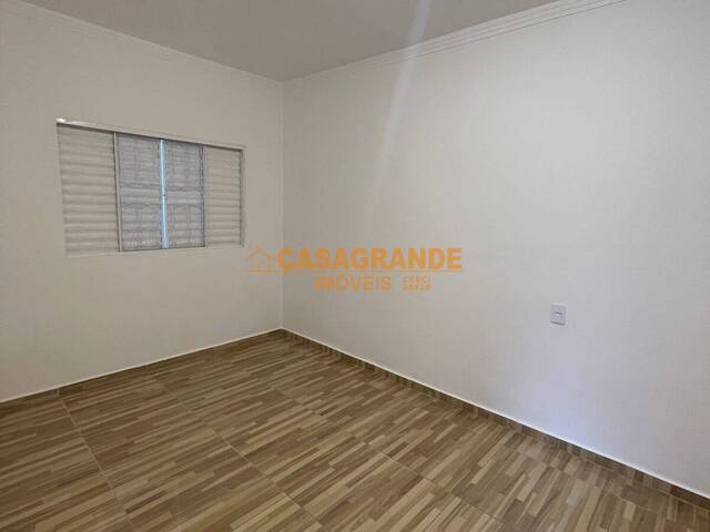 Casa para Venda em São José dos Campos - 2