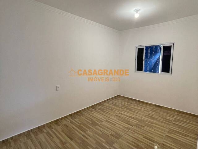 Casa para Venda em São José dos Campos - 3