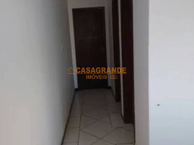 Casa para Venda em São José dos Campos - 4