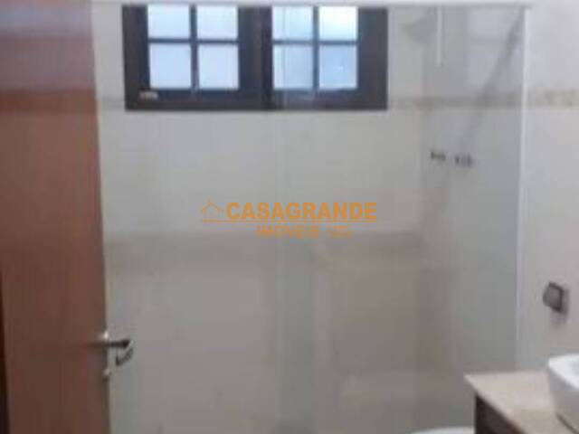 Casa para Venda em São José dos Campos - 2