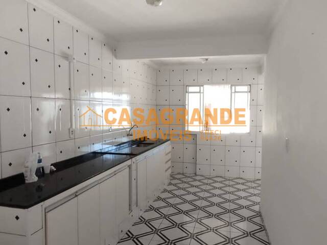 Casa para Venda em São José dos Campos - 3