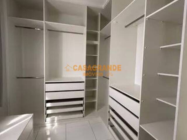 Apartamento para Venda em São José dos Campos - 2