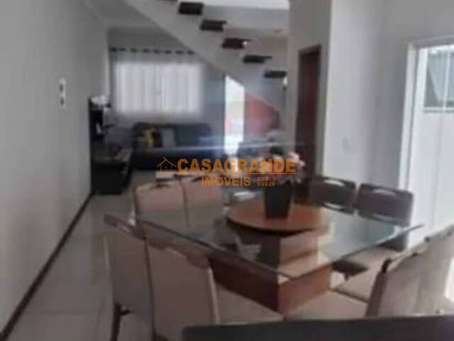 Casa para Venda em São José dos Campos - 3