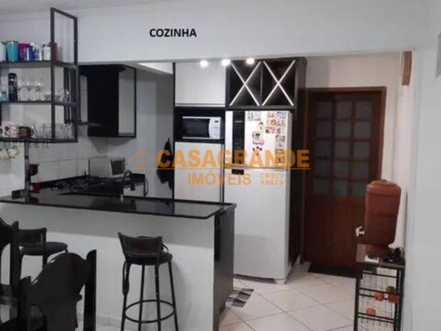 Casa para Venda em São José dos Campos - 3