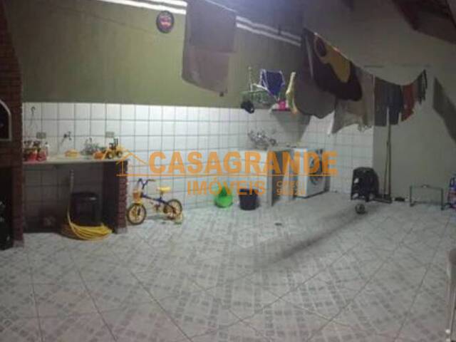 Casa para Venda em São José dos Campos - 4