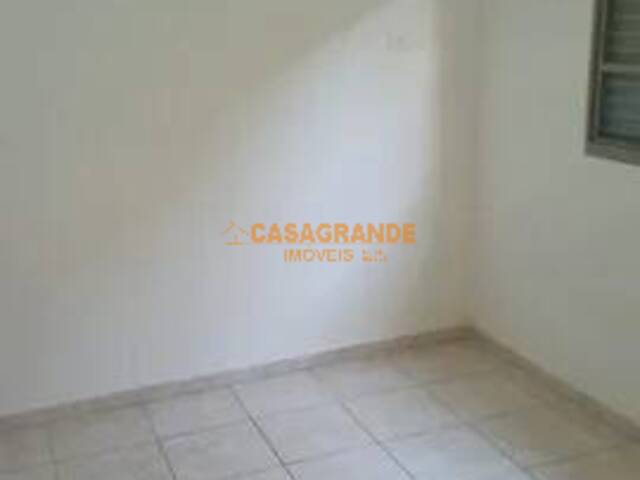 Casa para Venda em São José dos Campos - 3