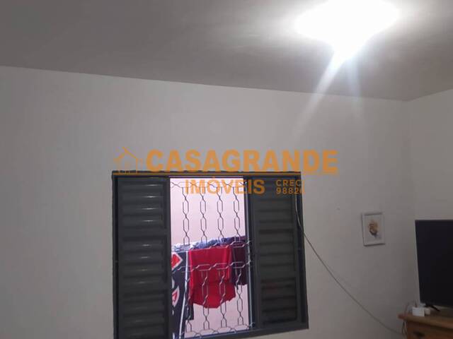 Casa para Venda em São José dos Campos - 4