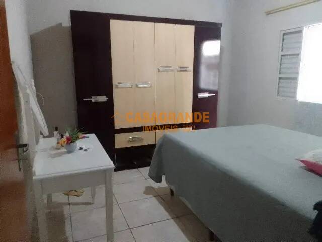 Casa para Venda em São José dos Campos - 2