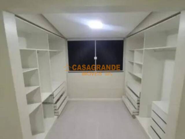 Casa para Venda em São José dos Campos - 3