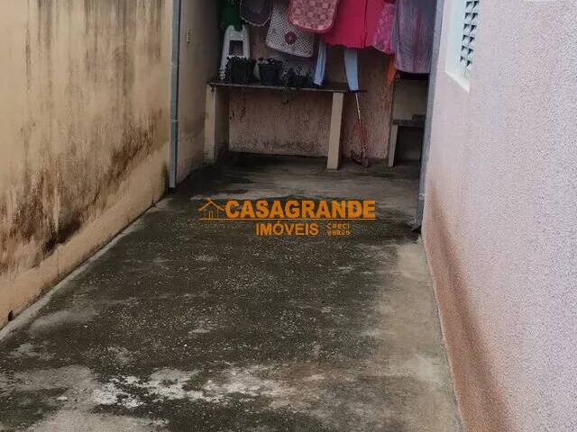 Casa para Venda em São José dos Campos - 2