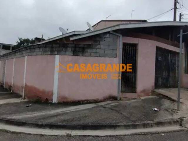 Casa para Venda em São José dos Campos - 3