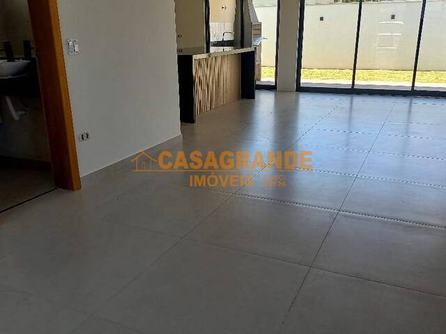 Casa para Venda em São José dos Campos - 4