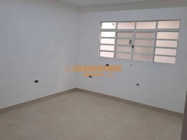 Casa para Venda em São José dos Campos - 3