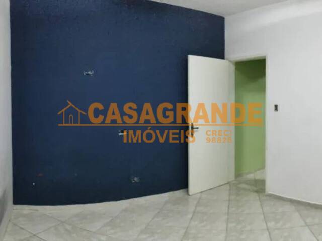 Casa para Venda em São José dos Campos - 3