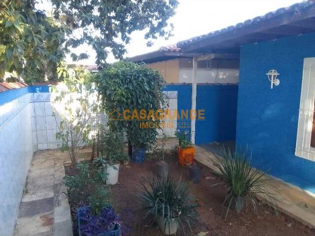 Casa para Venda em São José dos Campos - 3