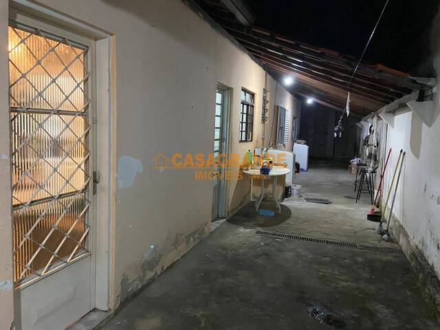 Casa para Venda em São José dos Campos - 4