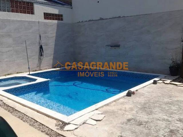 Casa para Venda em São José dos Campos - 3