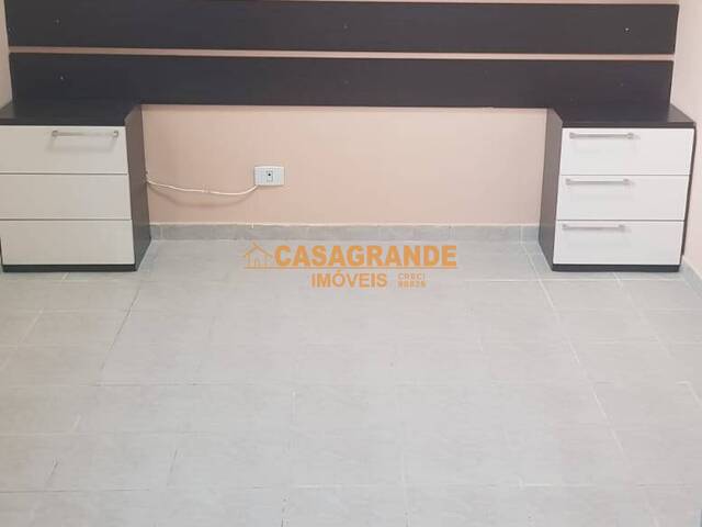 Casa para Venda em São José dos Campos - 2