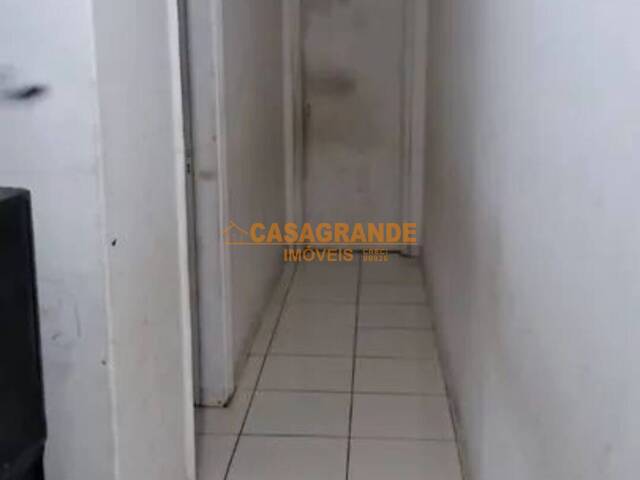 Casa para Venda em São José dos Campos - 4