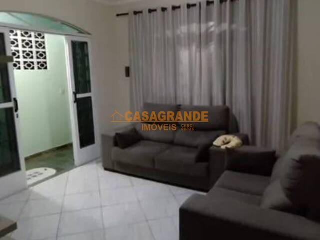 Casa para Venda em São José dos Campos - 4