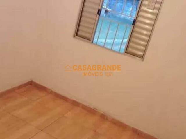 Casa para Venda em São José dos Campos - 4