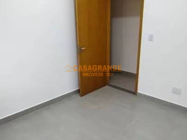 Casa para Venda em São José dos Campos - 4