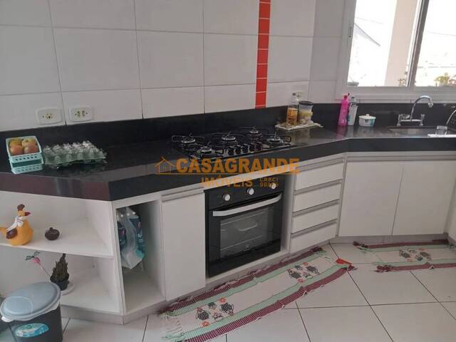 Casa para Venda em São José dos Campos - 4