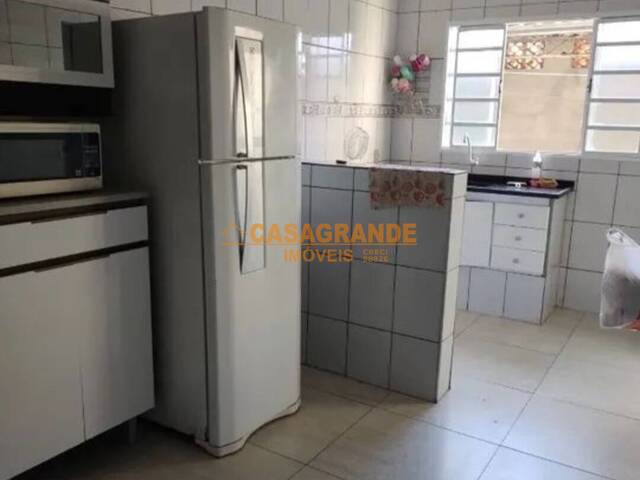 Casa para Venda em São José dos Campos - 4