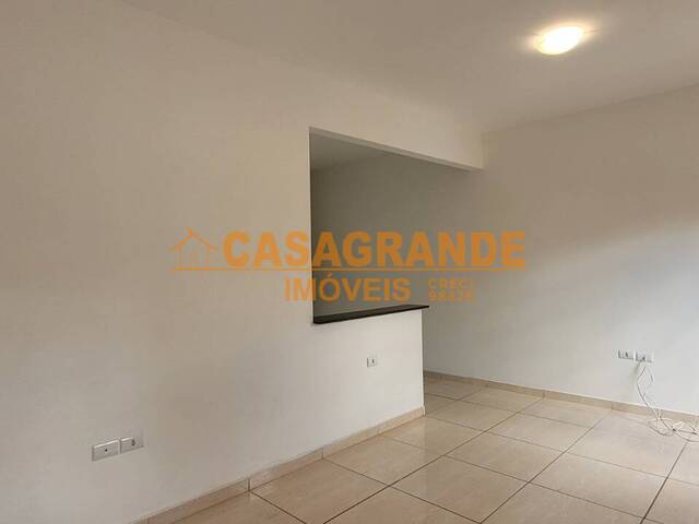 Casa para Venda em São José dos Campos - 4