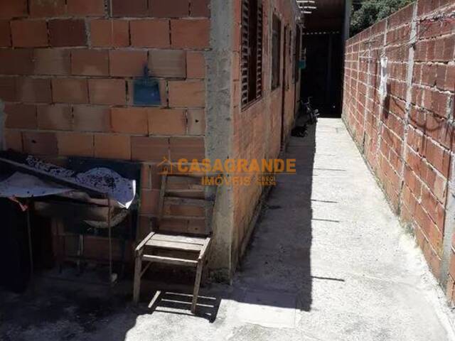 Casa para Venda em São José dos Campos - 4