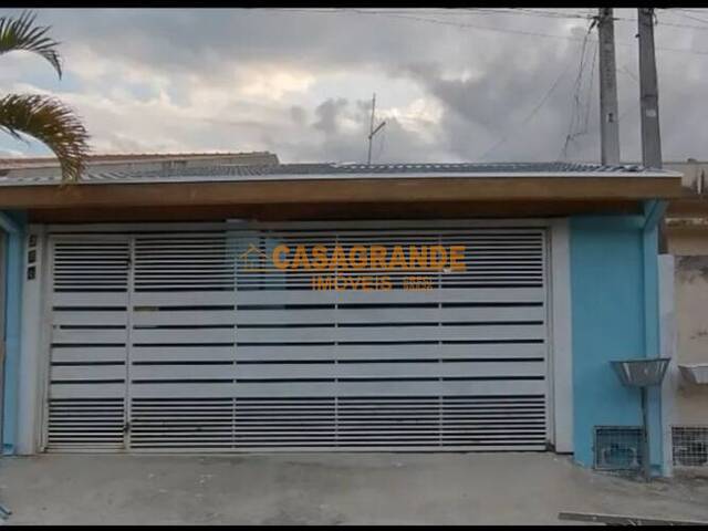 Casa para Venda em São José dos Campos - 3