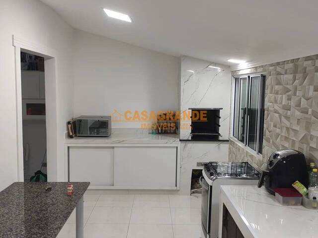 Casa para Venda em São José dos Campos - 4