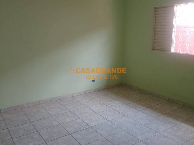 Casa para Venda em São José dos Campos - 4