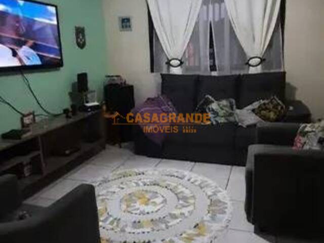 Casa para Venda em São José dos Campos - 2