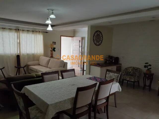 Casa para Venda em São José dos Campos - 3