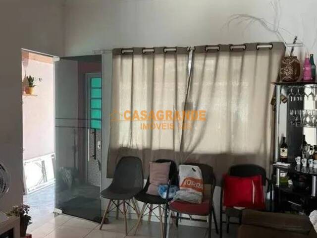 Casa para Venda em São José dos Campos - 2