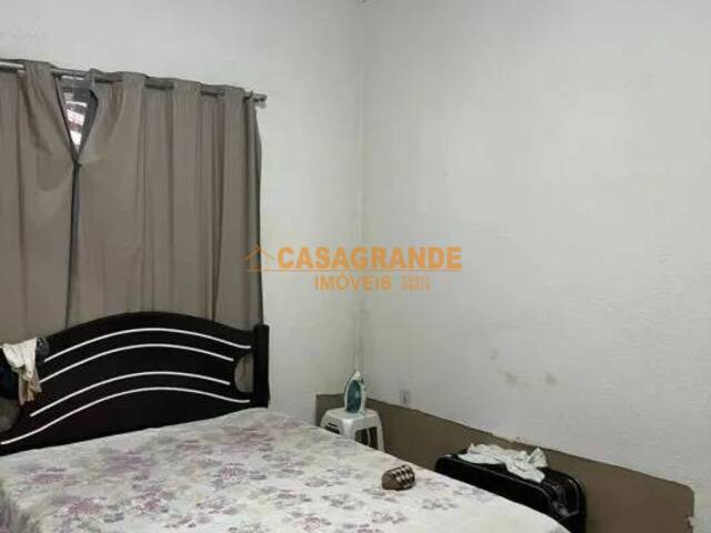 Casa para Venda em São José dos Campos - 3