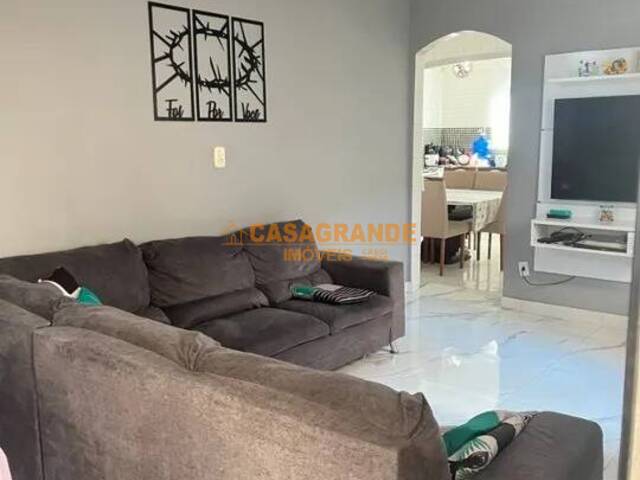 Casa para Venda em São José dos Campos - 3