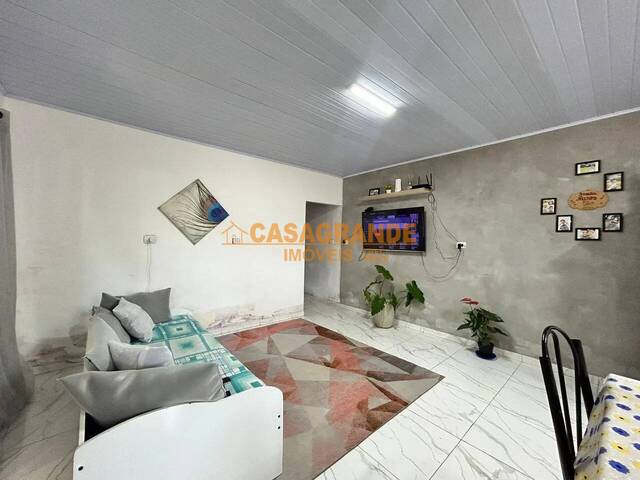 Casa para Venda em São José dos Campos - 3