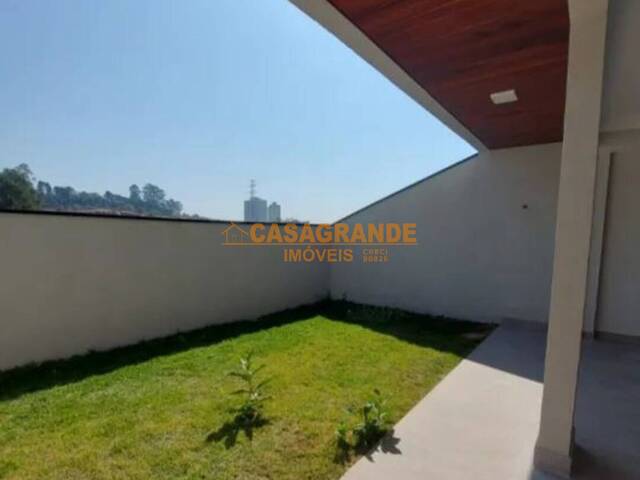 Casa para Venda em São José dos Campos - 3