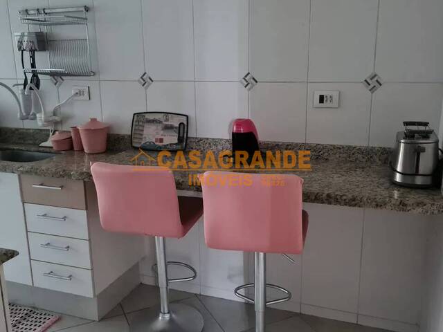 Apartamento para Venda em São José dos Campos - 2